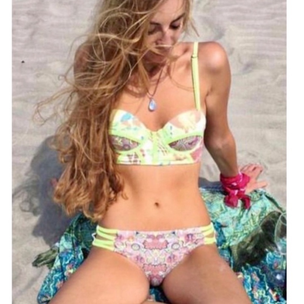 (SET) Maaji Art Essence Reversible Bikini.
